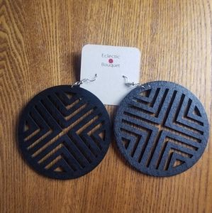 BLACK WOOD X PATTERN EARRINGS